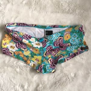 Yoga Bela  Butterfly shorts size Small